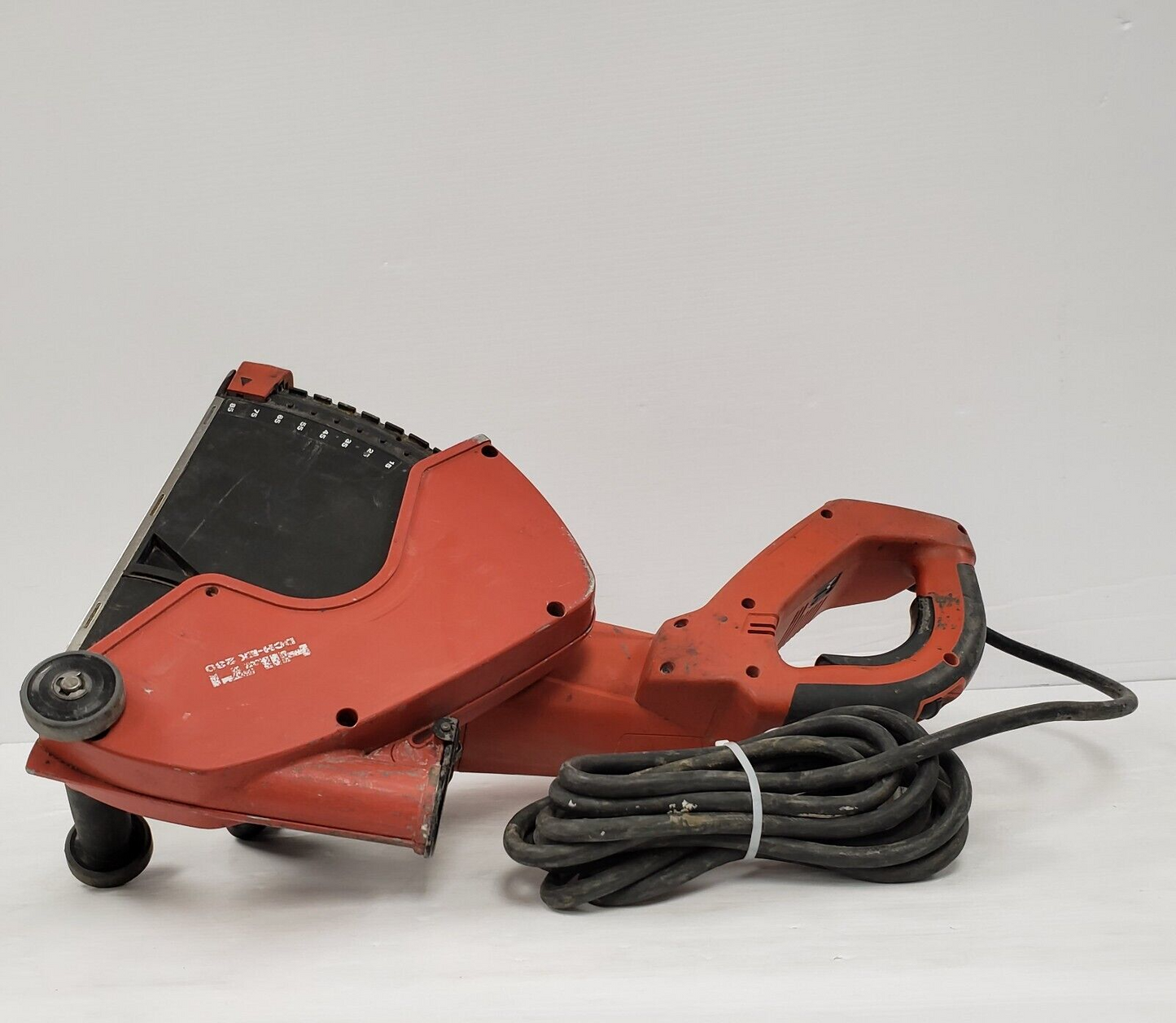 (I-31000) Scie à béton Hilti DCH 230