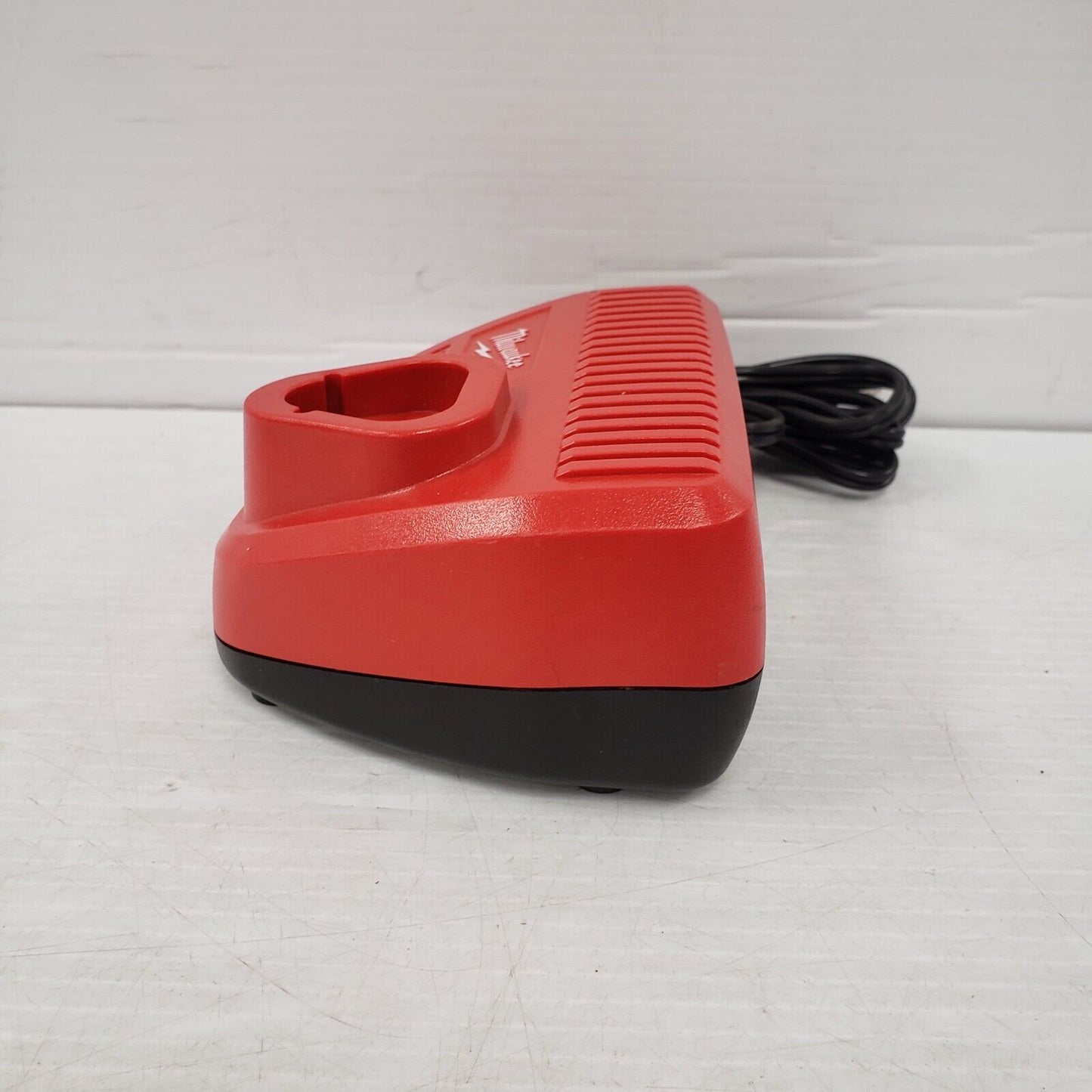 (50159-2A) Milwaukee 48-59-2401 Battery Charger