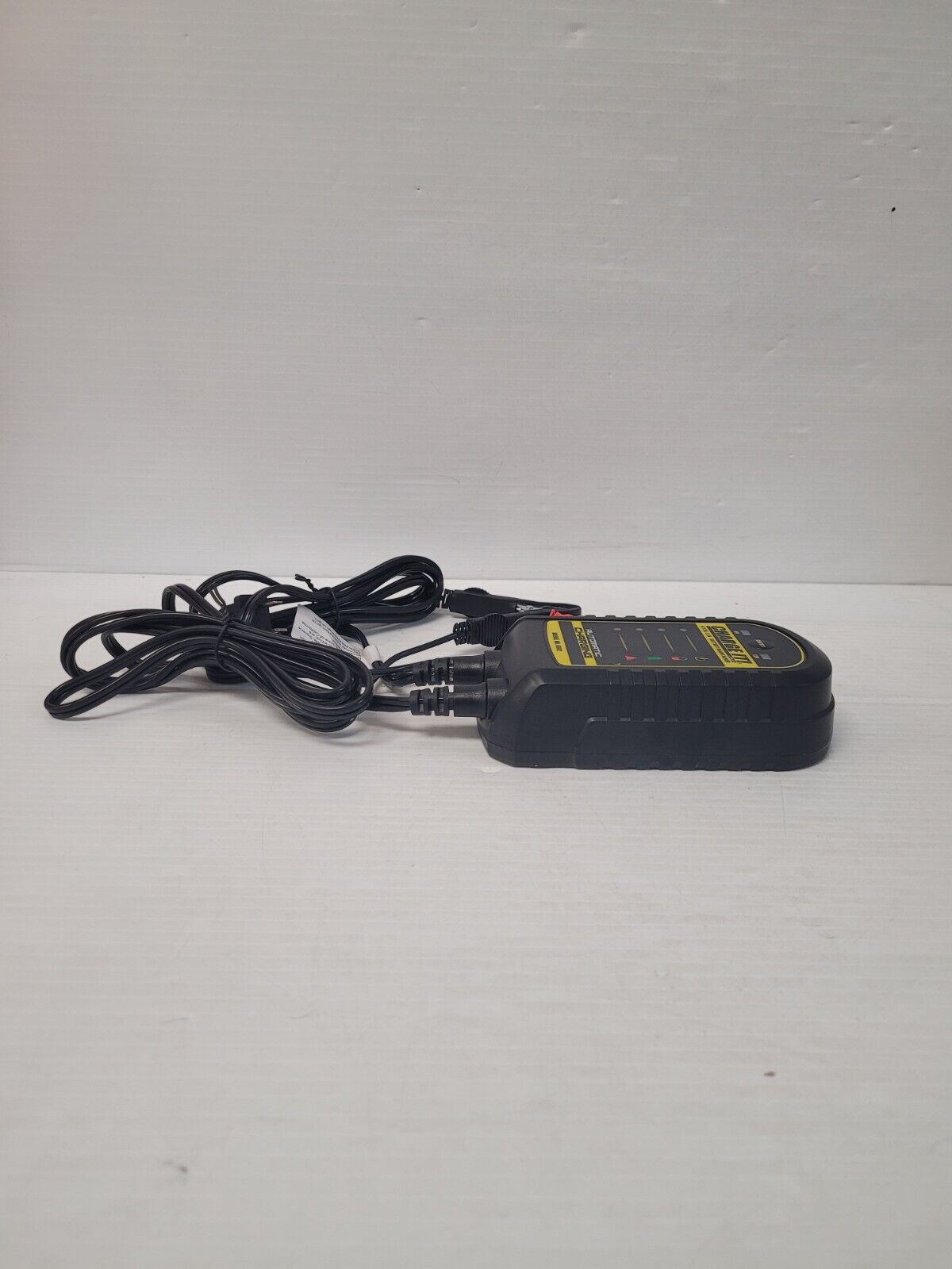 (N80393-1) Chargez-le avec le chargeur/mainteneur de batterie Solar 4502