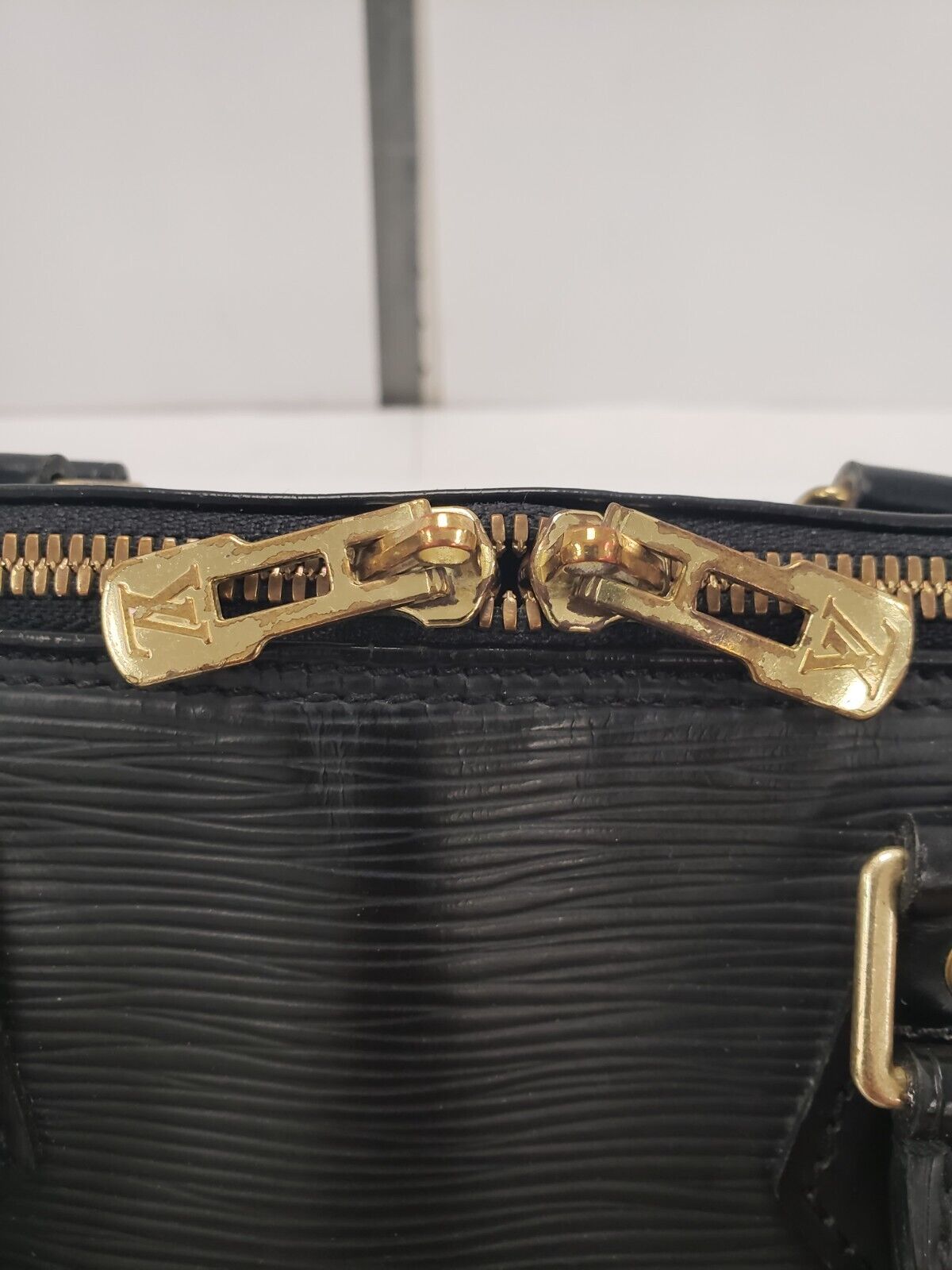 (I-30575) Louis Vuitton Alma Black EPI MM Handbag