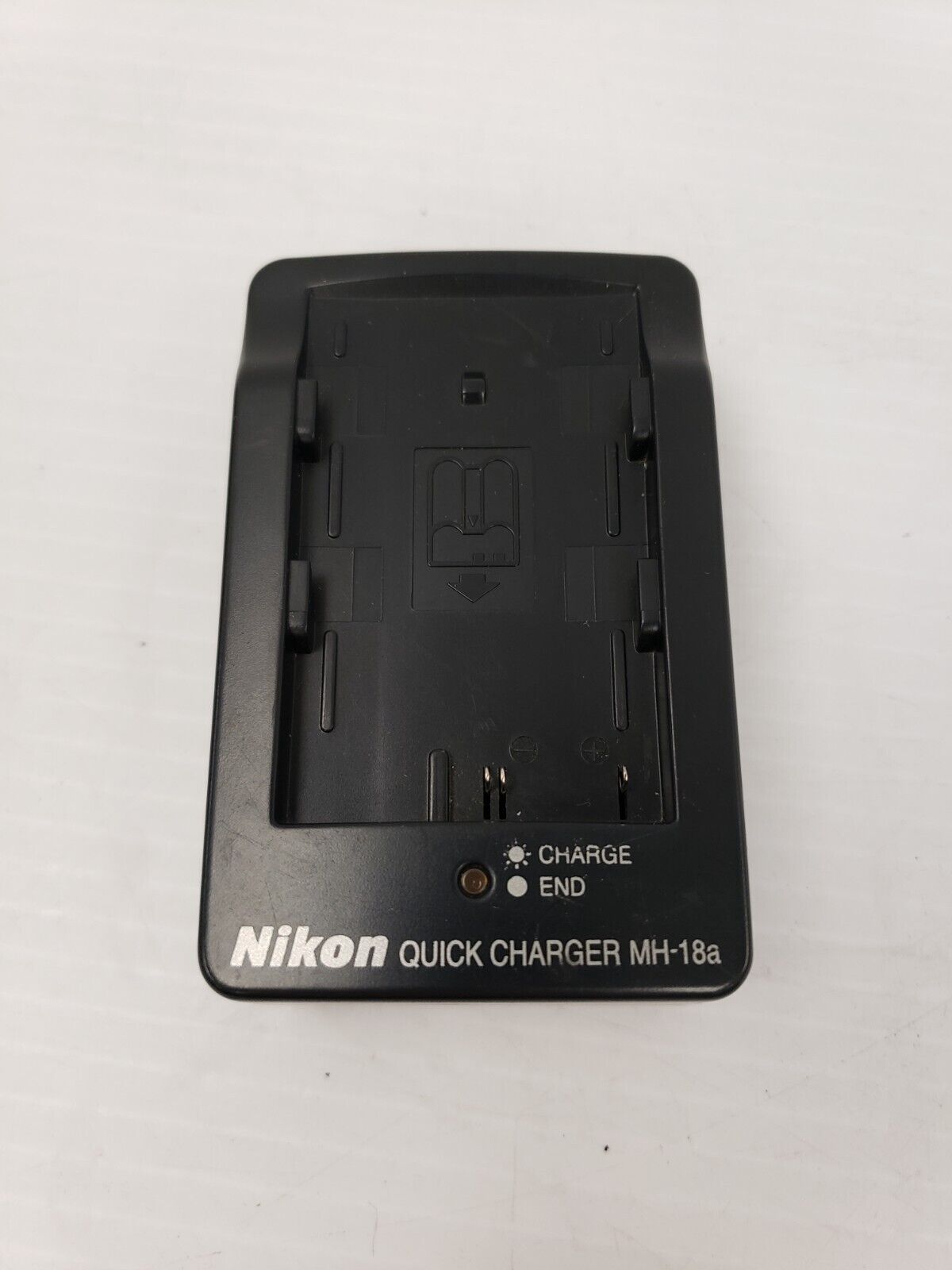 (I-32679) Chargeur de batterie Nikon MH18A