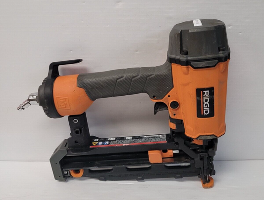 (N74400-2) Cloueuse de finition droite Ridgid R250SFE
