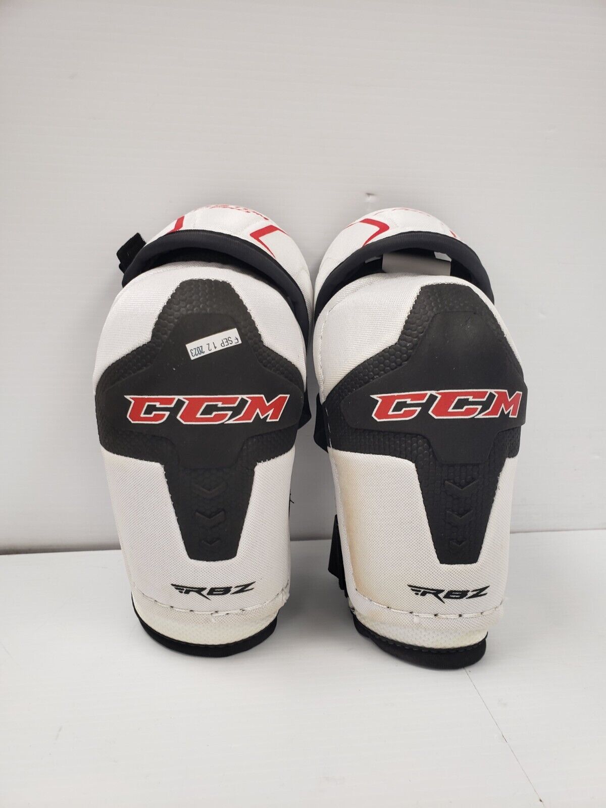 (46068-2) Coudières de hockey personnalisées CCM Pro