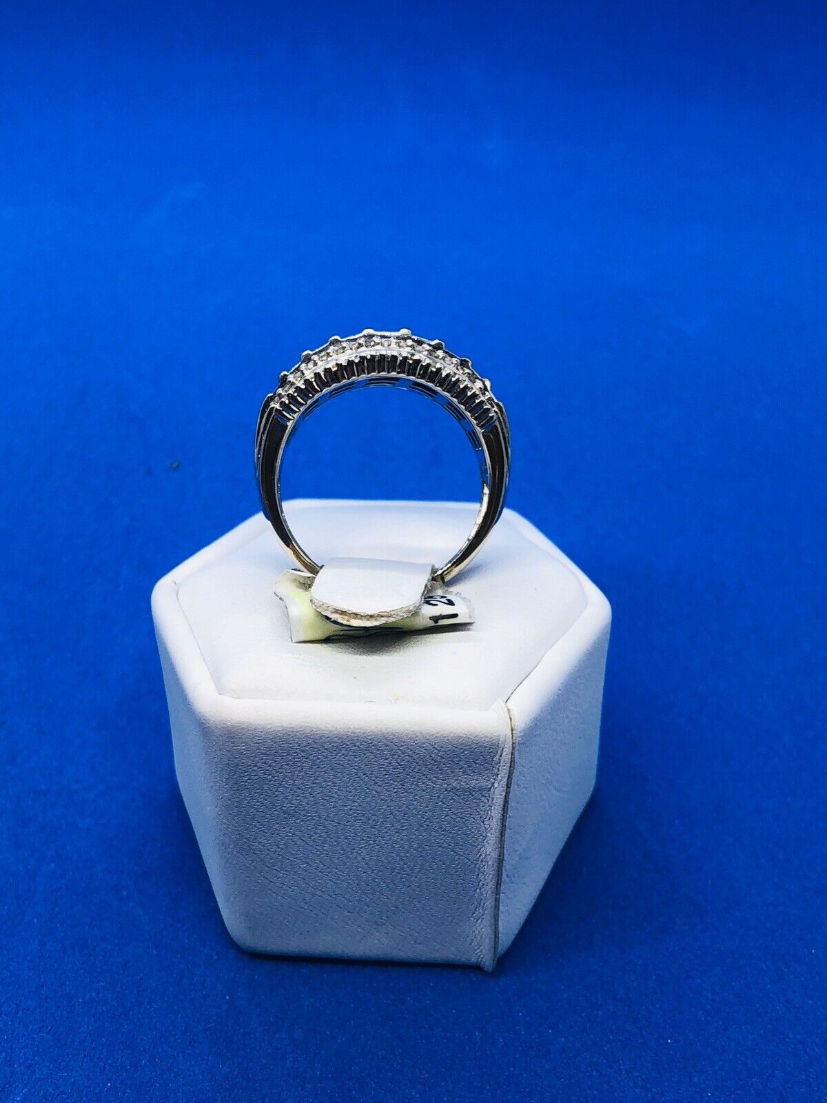 (N12125) 10K White Gold Ring w/ Diamonds