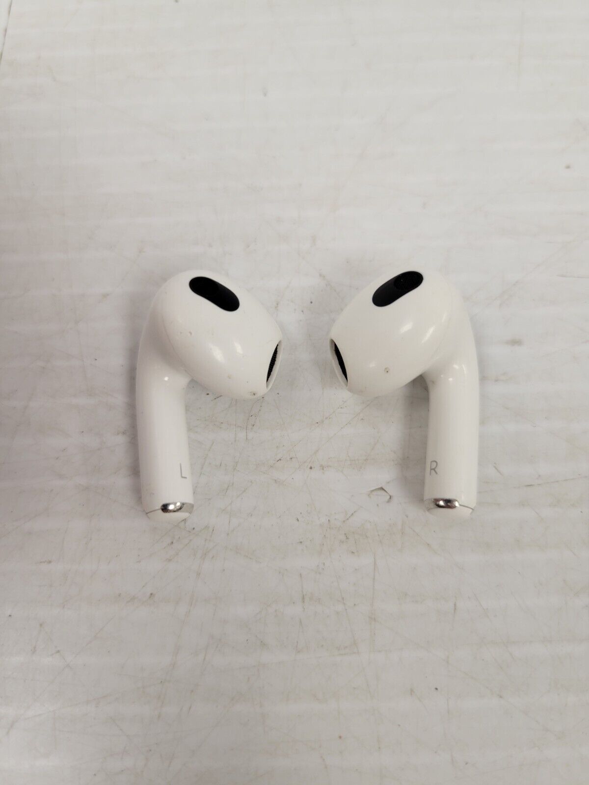 (53956-1) Apple A2566 Air Pods