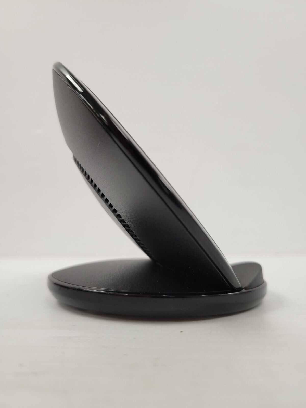 (49311-1) Samsung EP-NG930 Wireless Charger