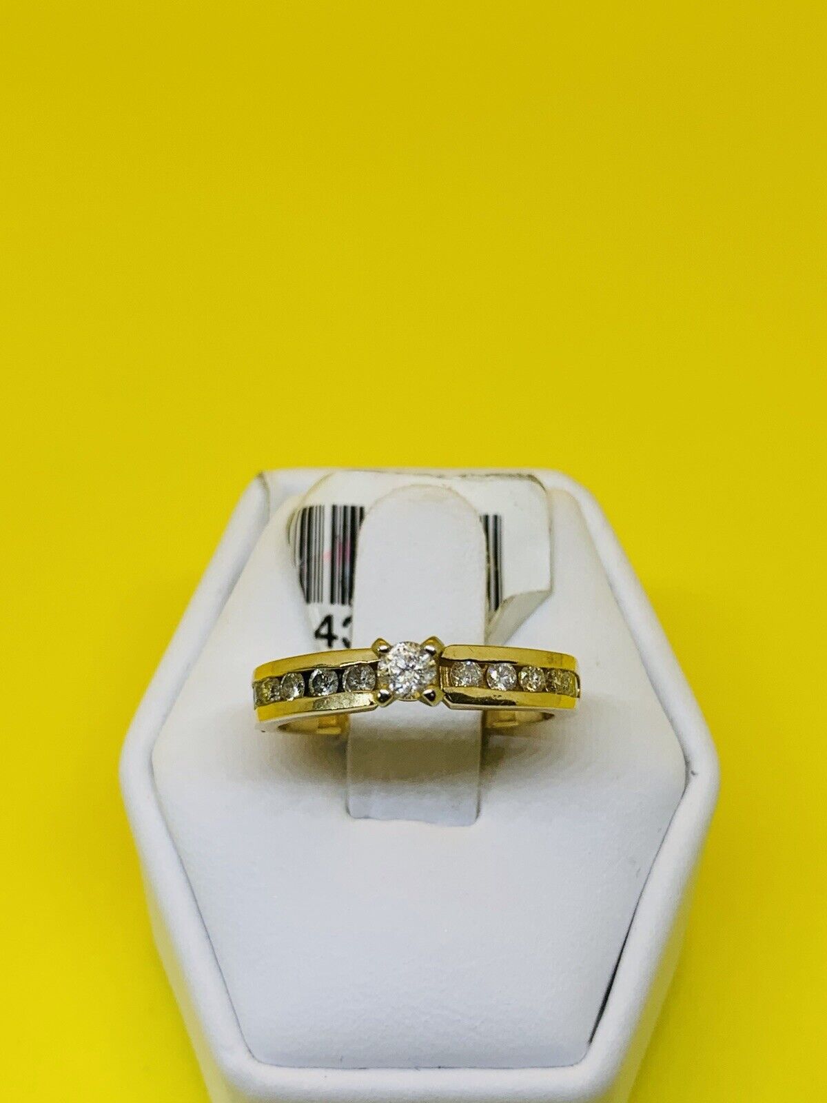 (N43182) Superbe bague en diamant en or jaune 14 carats