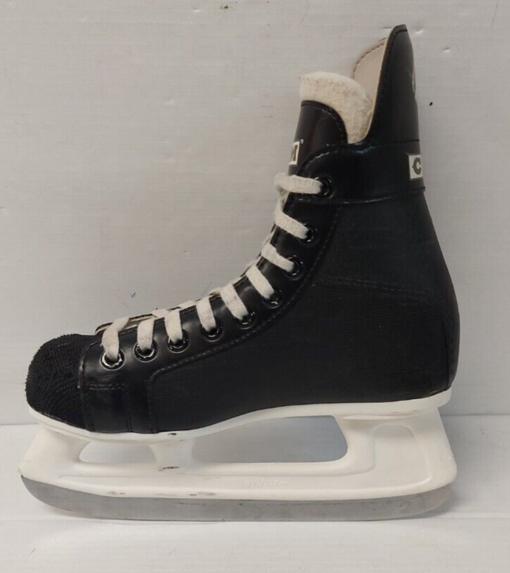 (NI-9423) CCM Champion 90 Hockey Skates Youth Sz: 4