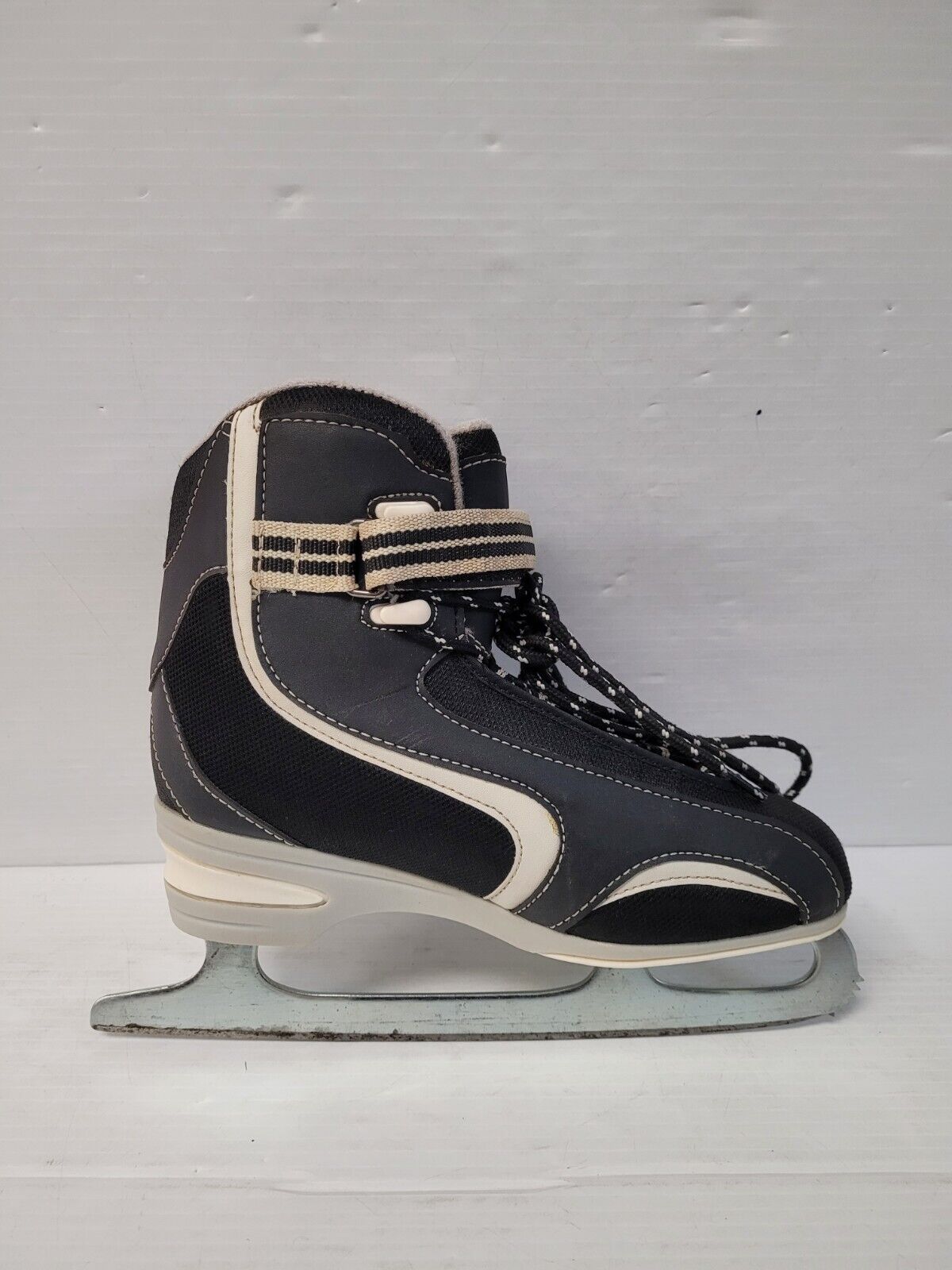 (N80232-1) Jackson Softec Ladies Hockey Skate Sz:8