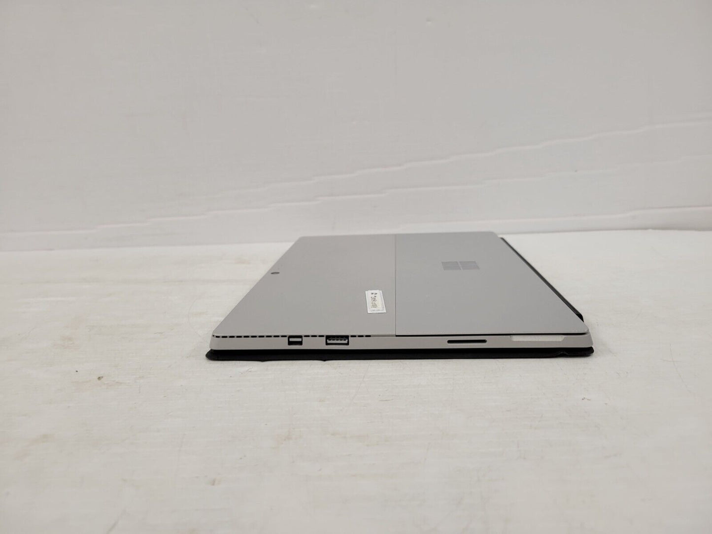 (49610-1) Microsoft 1724 Laptop