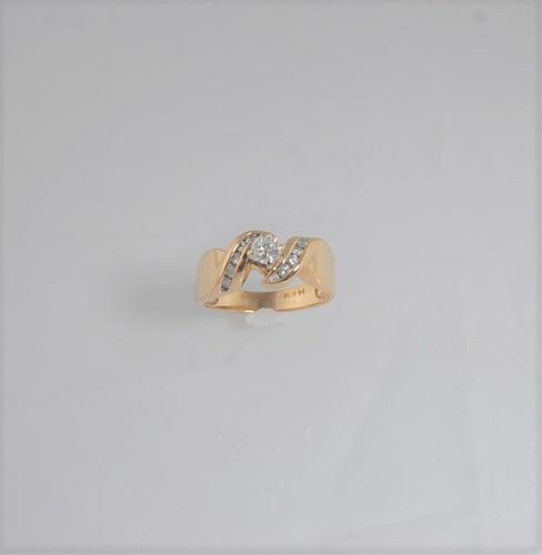 (I-1144-343) 14K GOLD MULTISTONE DIAMOND RING