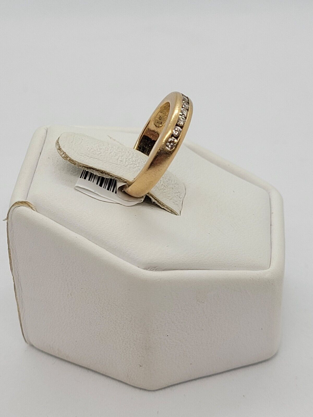 (NI-1980) Ladies 10K Diamond and Yellow Gold Ring