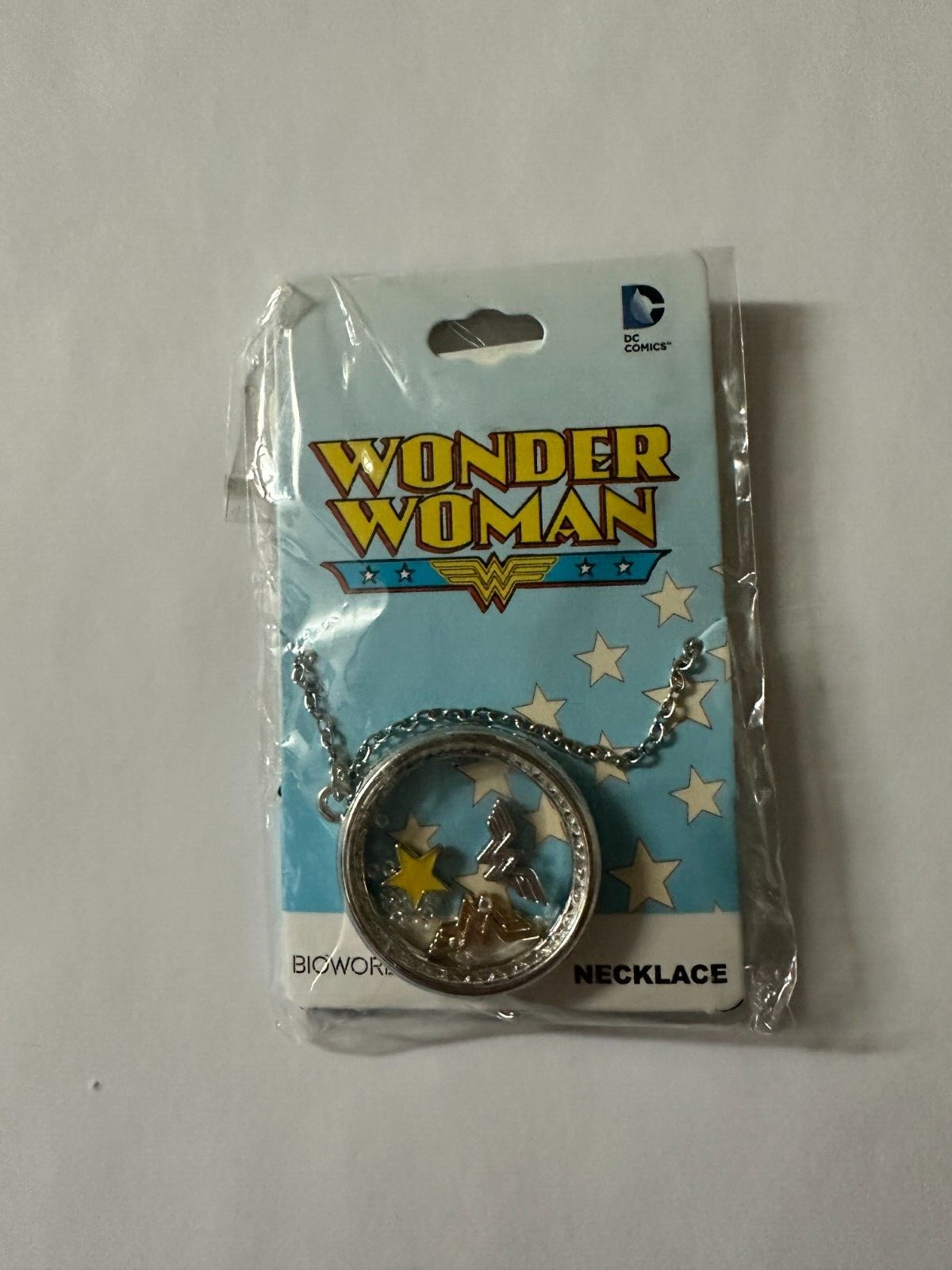 (LUP) Collier shaker à breloque Wonder Woman