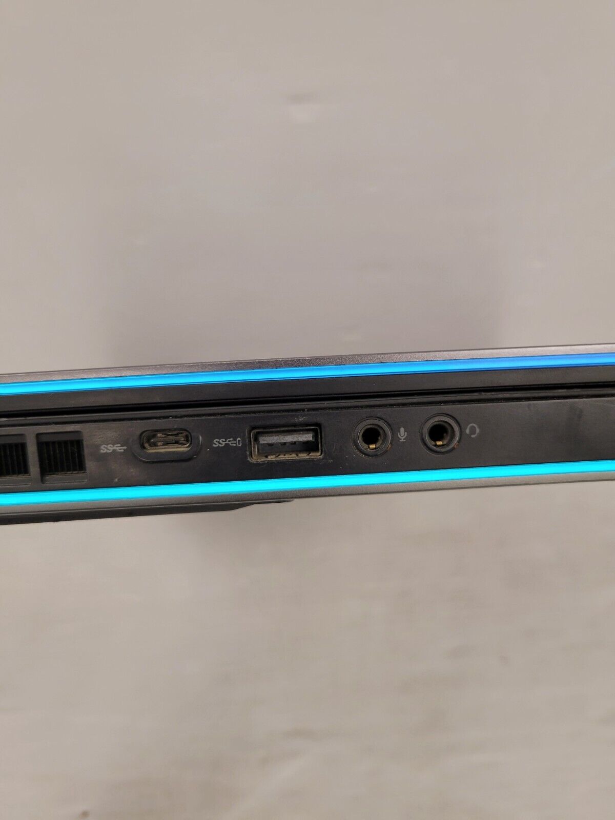 (48629-1) Alienware P69F Gaming Laptop