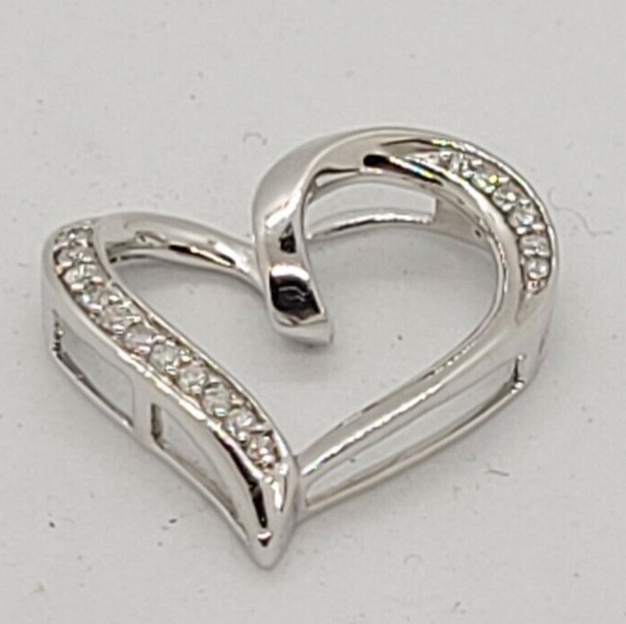 (N76058-2) Ladies 10K White Gold Heart Pendent