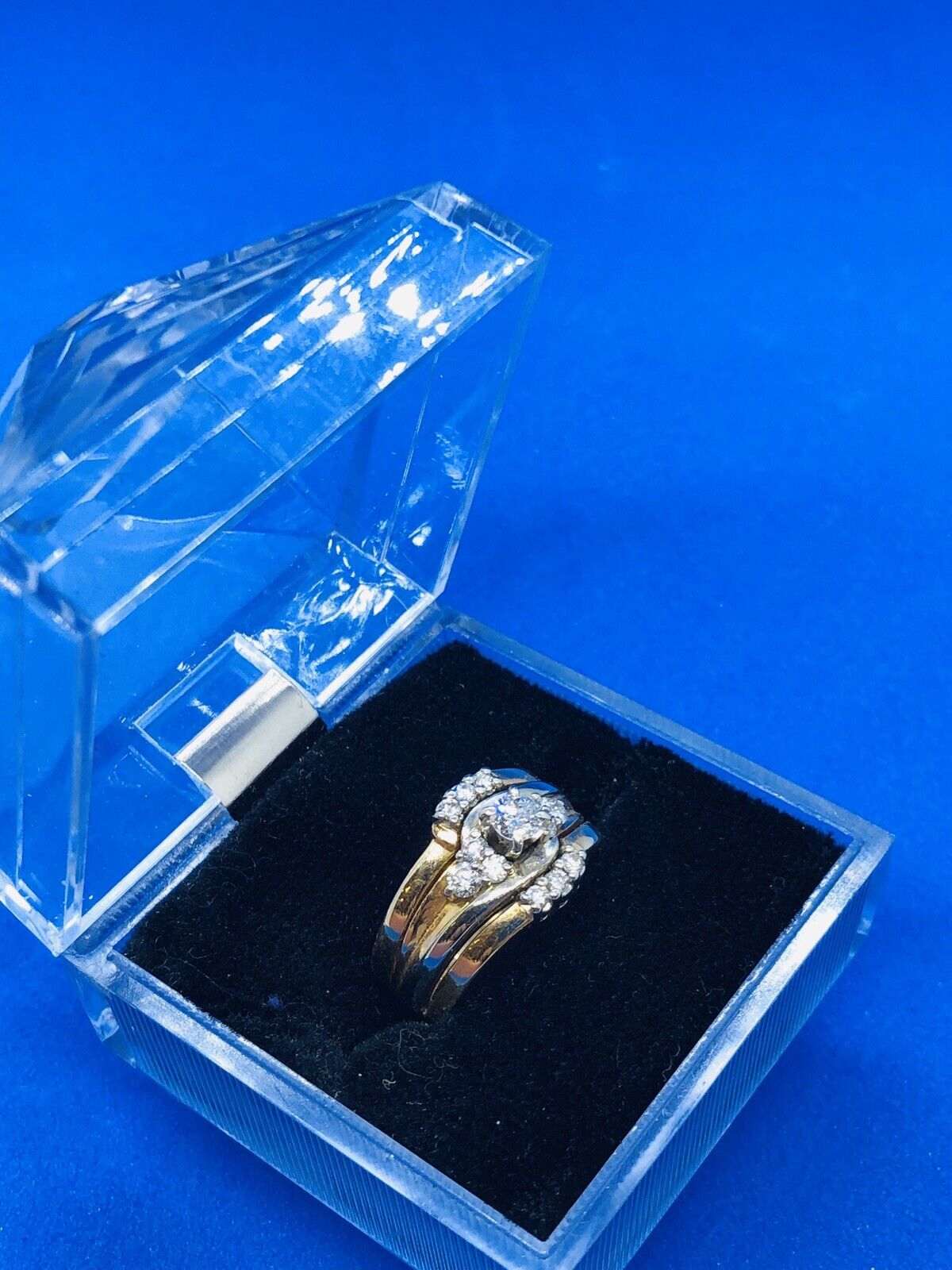 (N12251) Bague en or 14 carats sertie de diamants