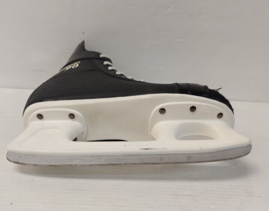 (NI-9423) CCM Champion 90 Hockey Skates Youth Sz: 4