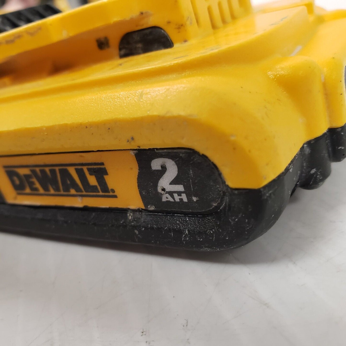 (I-34475) Dewalt DCB203 20V 2.0AH Battery
