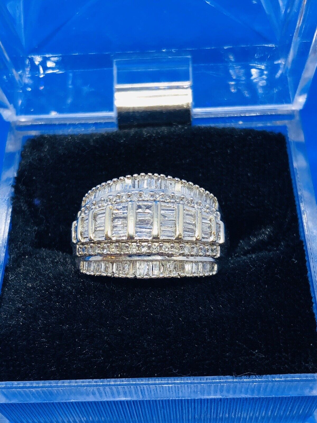 (N12125) 10K White Gold Ring w/ Diamonds