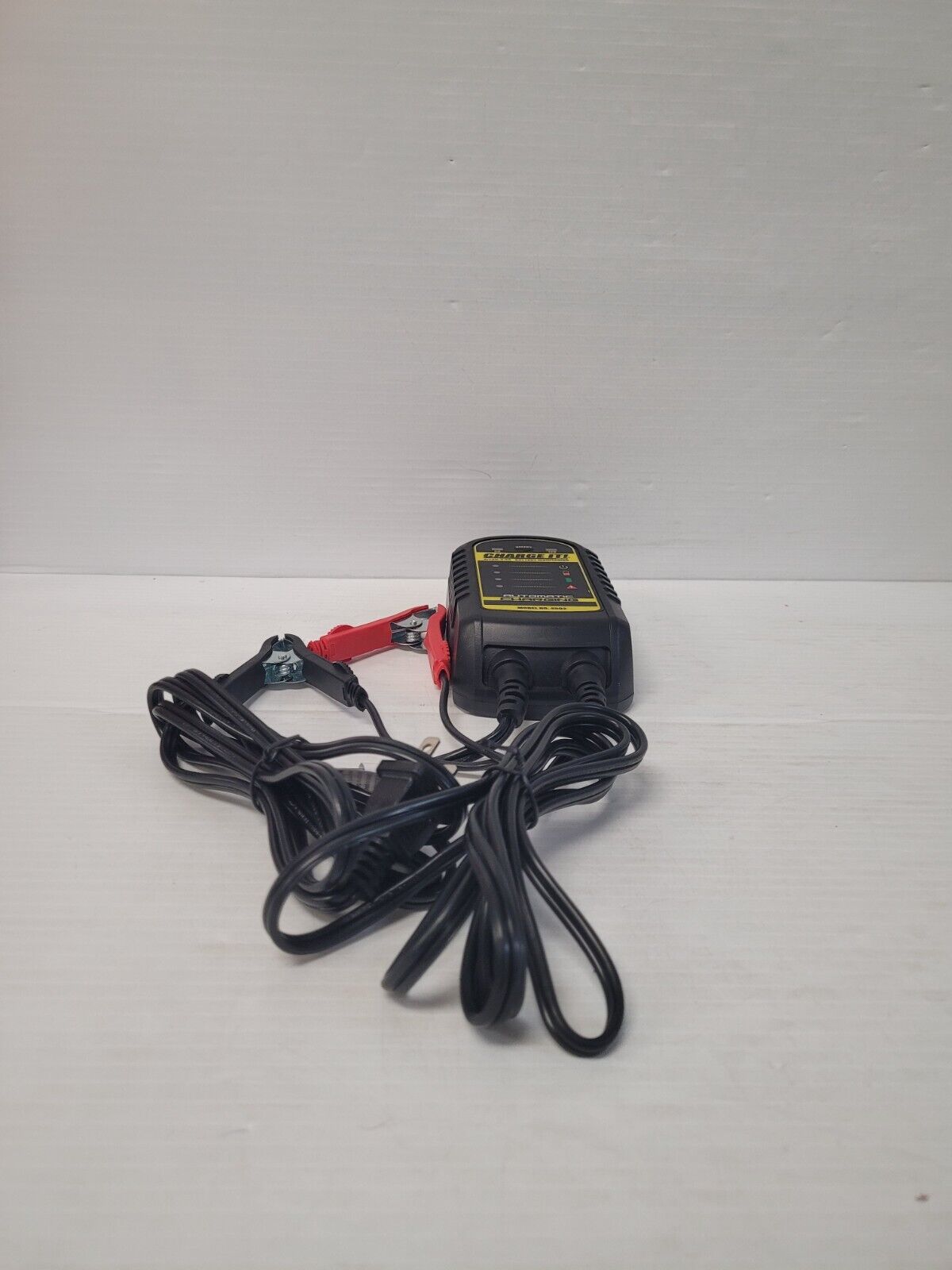 (N80393-1) Chargez-le avec le chargeur/mainteneur de batterie Solar 4502